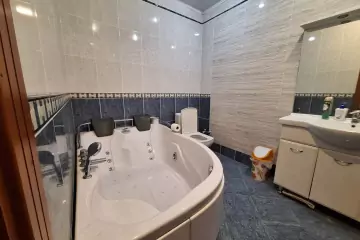 Satılır Yeni Tikili Elmler Akademiyasıda 