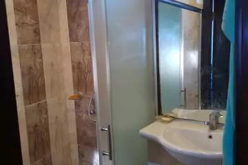 Aylıq Kirayə Köhnə Tikili Mərkəzdə 