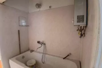 Satılır Köhnə Tikili 4-cü Mikrorayonda 