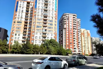 Satılır Yeni Tikili Elmler Akademiyasıda 