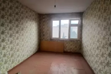 Satılır Köhnə Tikili 4-cü Mikrorayonda 