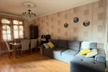 Satılır Köhnə Tikili 3-cü Mikrorayonda 