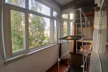 Satılır Köhnə Tikili 4-cü Mikrorayonda 