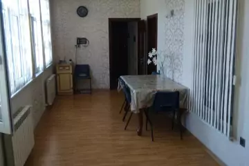 Aylıq Kirayə Köhnə Tikili Mərkəzdə 