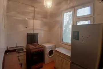 Satılır Köhnə Tikili 4-cü Mikrorayonda 