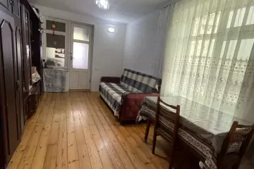 Satılır Köhnə Tikili 8-ci Kilometrdə 