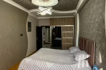 Satılır Yeni Tikili Bakı Kinoteatrıda 