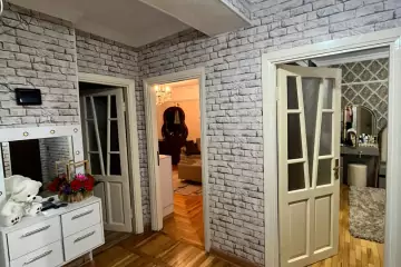 Satılır Köhnə Tikili Bakı Kinoteatrıda 