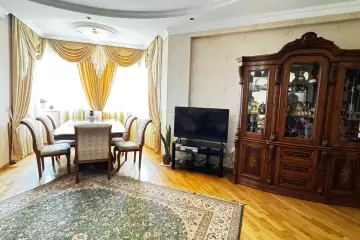 Satılır Yeni Tikili Heydər əliyev Mərkəzində 