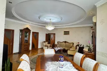 Satılır Yeni Tikili Heydər əliyev Mərkəzində 