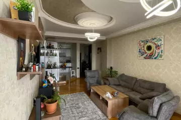 Satılır Yeni Tikili Bakı Kinoteatrıda 