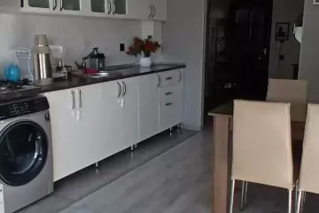 Satılır Köhnə Tikili Bakıxanovda 