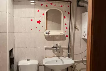 Satılır Köhnə Tikili Ayna Sultanova Heykəlində 