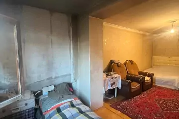 Satılır Köhnə Tikili Ayna Sultanova Heykəlində 