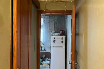 Satılır Köhnə Tikili Ayna Sultanova Heykəlində 