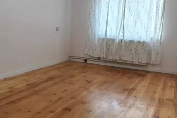 Satılır Köhnə Tikili Bakıxanovda 