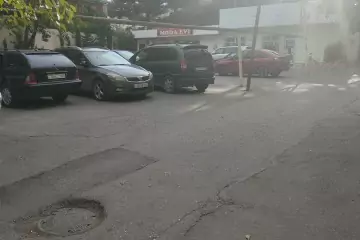 Satılır Köhnə Tikili Badamdarda 