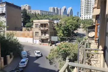 Satılır Yeni Tikili Mərkəzdə 