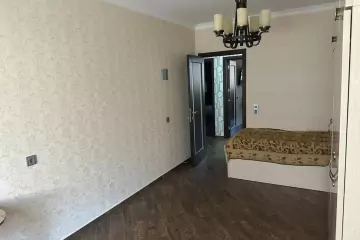 Satılır Köhnə Tikili Elmler Akademiyasıda 