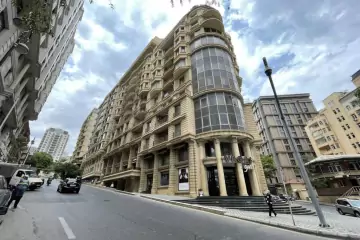 Satılır Yeni Tikili Mərkəzdə 