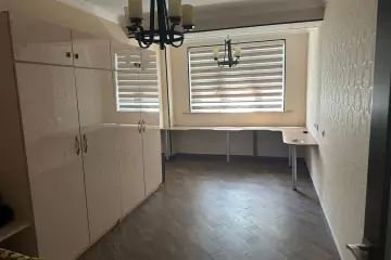 Satılır Köhnə Tikili Elmler Akademiyasıda 