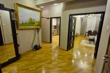 Satılır Yeni Tikili Nəsimi Bazarında 