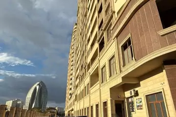 Satılır Yeni Tikili Ağ şəhər Kompleksində 