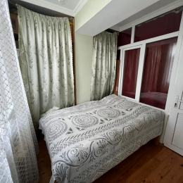 Satılır 3 otaqlı Köhnə Tikili 60 m², Ukraniya dairəsi