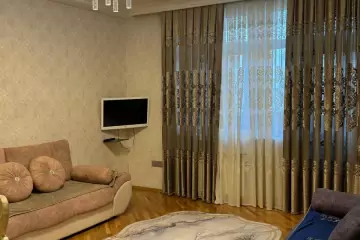 Satılır Yeni Tikili Elmler Akademiyasıda 