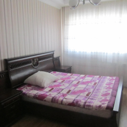 Günlük kirayə 3 otaqlı Köhnə Tikili 80 m², 10-cu mikrorayon