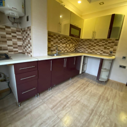 Satılır 3 otaqlı Köhnə Tikili 80 m², Venesiya şadlıq sarayı