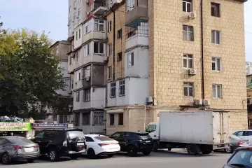 Satılır Köhnə Tikili Elmler Akademiyasıda 