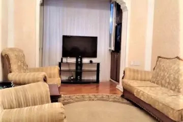 Satılır Köhnə Tikili Elmler Akademiyasıda 