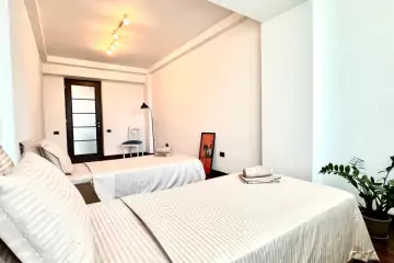 Aylıq Kirayə Köhnə Tikili Mərkəzdə 