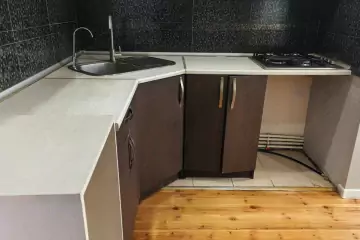 Satılır Köhnə Tikili Bakıxanovda 