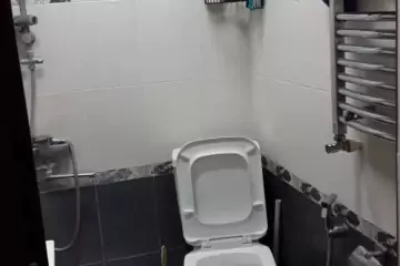 Satılır Köhnə Tikili Elmler Akademiyasıda 