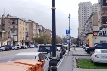 Satılır Köhnə Tikili Elmler Akademiyasıda 