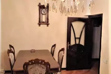 Satılır Köhnə Tikili Elmler Akademiyasıda 