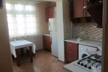 Günlük Kirayə Köhnə Tikili 10-cu Mikrorayonda 