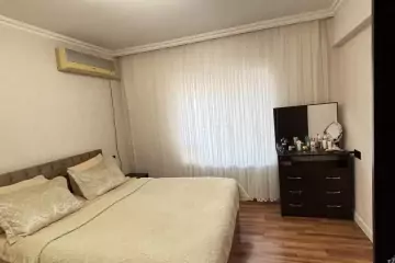 Satılır Köhnə Tikili Xətai Park Yaşayış Kompleksida 