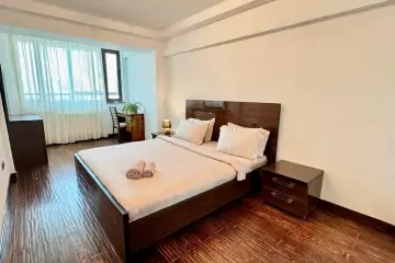 Aylıq Kirayə Köhnə Tikili Mərkəzdə 