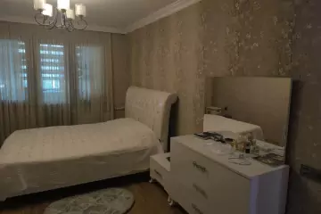 Satılır Köhnə Tikili Heydər əliyev Parkıda 