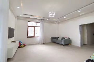 Satılır Yeni Tikili Elmler Akademiyasıda 