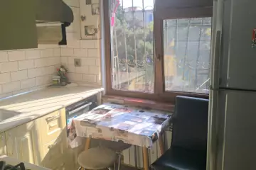 Satılır Köhnə Tikili Heydər əliyev Parkıda 