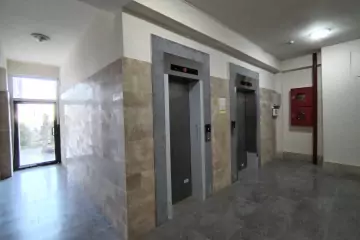 Satılır Yeni Tikili Elmler Akademiyasıda 