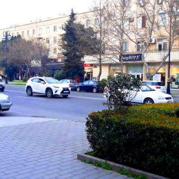 Satılır 3 otaqlı Köhnə Tikili 110 m², Elmler Akademiyası