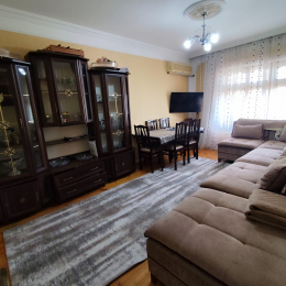 Satılır 4 otaqlı Köhnə Tikili 90 m², Ukraniya dairəsi