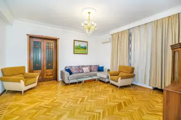 Aylıq Kirayə Köhnə Tikili Mərkəzdə 