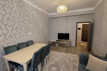 Satılır Yeni Tikili Ayna Sultanova Heykəlində 