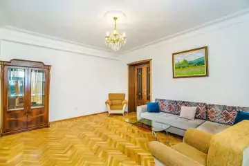 Aylıq Kirayə Köhnə Tikili Mərkəzdə 